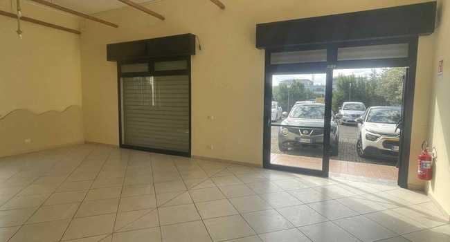 CATANZARO LIDO LOCALE COMMERCIALE